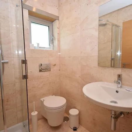 Near The Bay Of Salir Do Porto Holiday home *