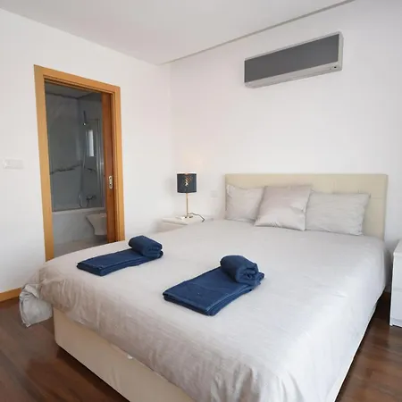 Near The Bay Of Salir Do Porto Holiday home