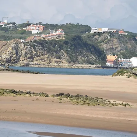 Near The Bay Of Salir Do Porto Holiday home *
